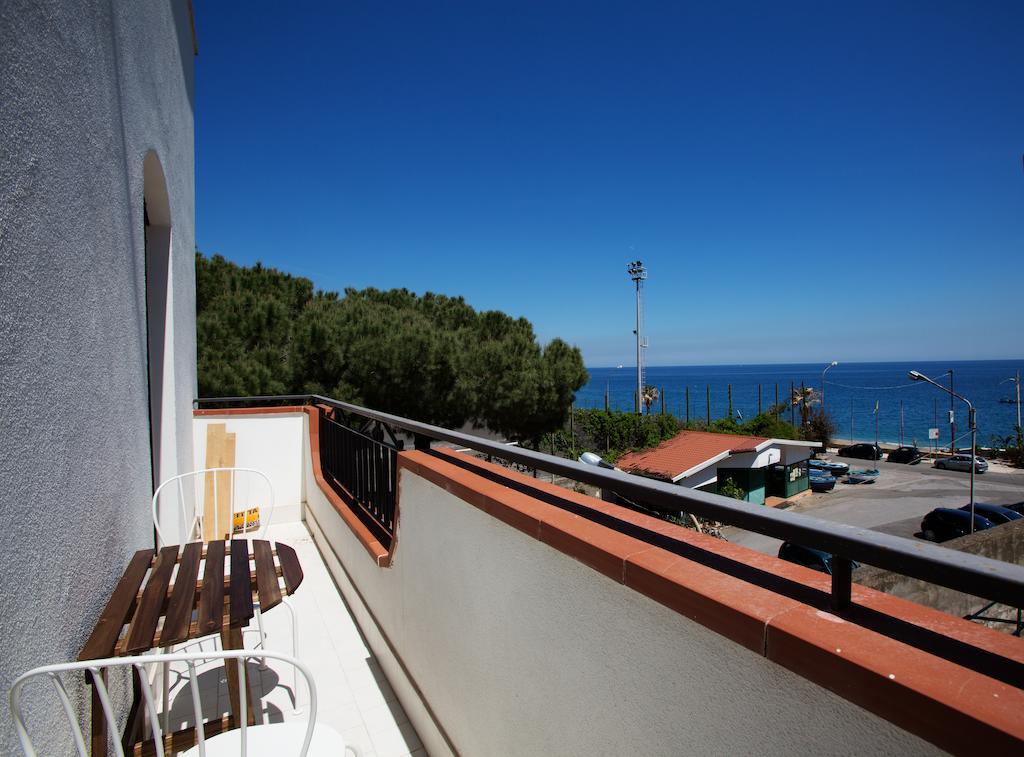 La Finestra Sul Mare Bed & Breakfast Letojanni Exterior photo